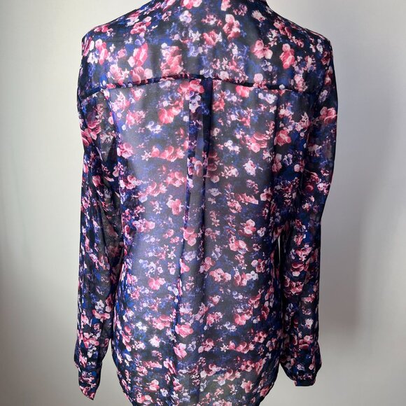 🌷Express "The Portofino Shirt" Floral Button Up Blouse Classic & Chic! - Picture 3 of 9